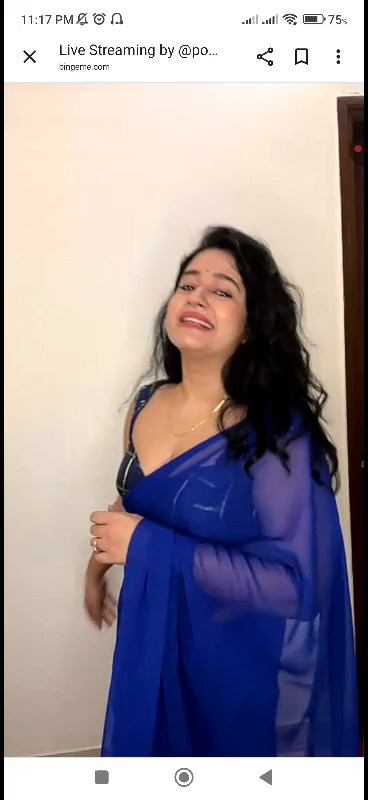 [Image: Poonam-Bajwa-Blue-Saree-Live-mp4-0003.jpg]