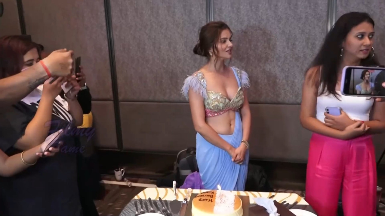 Rubina Dilaik  Sexy Cleavage and Navel show during her birthday celebration.mkv_snapshot_00.40.372