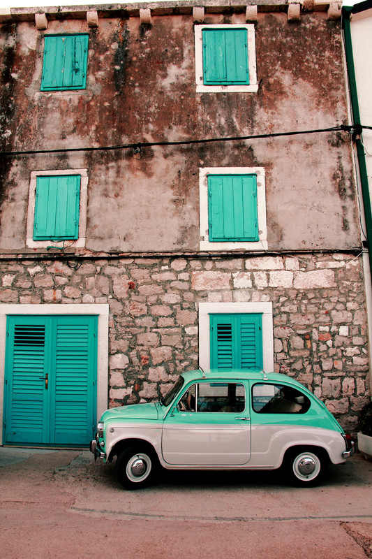 turquoisecarbuidling.jpg