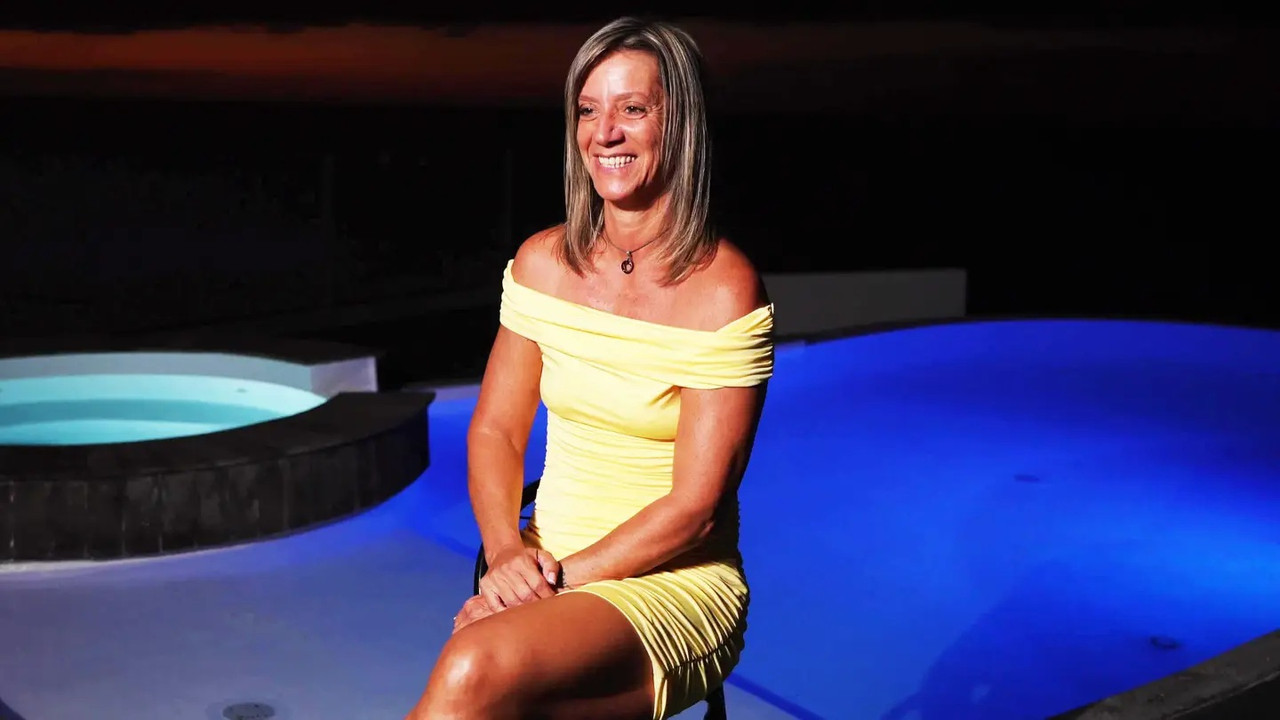 JacquieEtMichelTV 25 06 29 Laeticia The grand finale for Laeticia 43 years old!