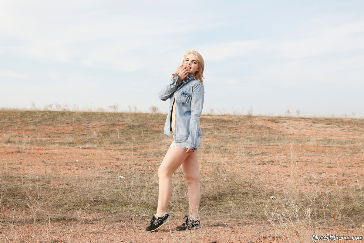 MarvelCharm_Rebecca-Denim-Peek-010