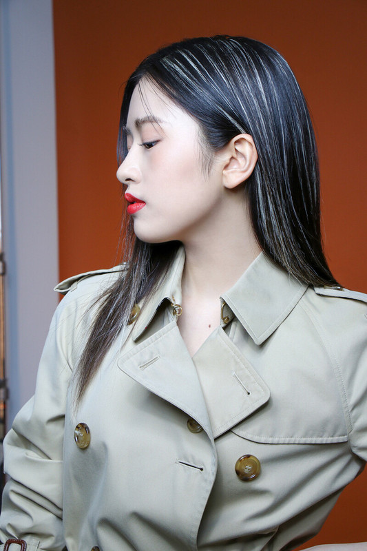 210902-Starship-Naver-Post-Yujin-s-Dazed-Korea-Photoshoot-Behind-documents-3