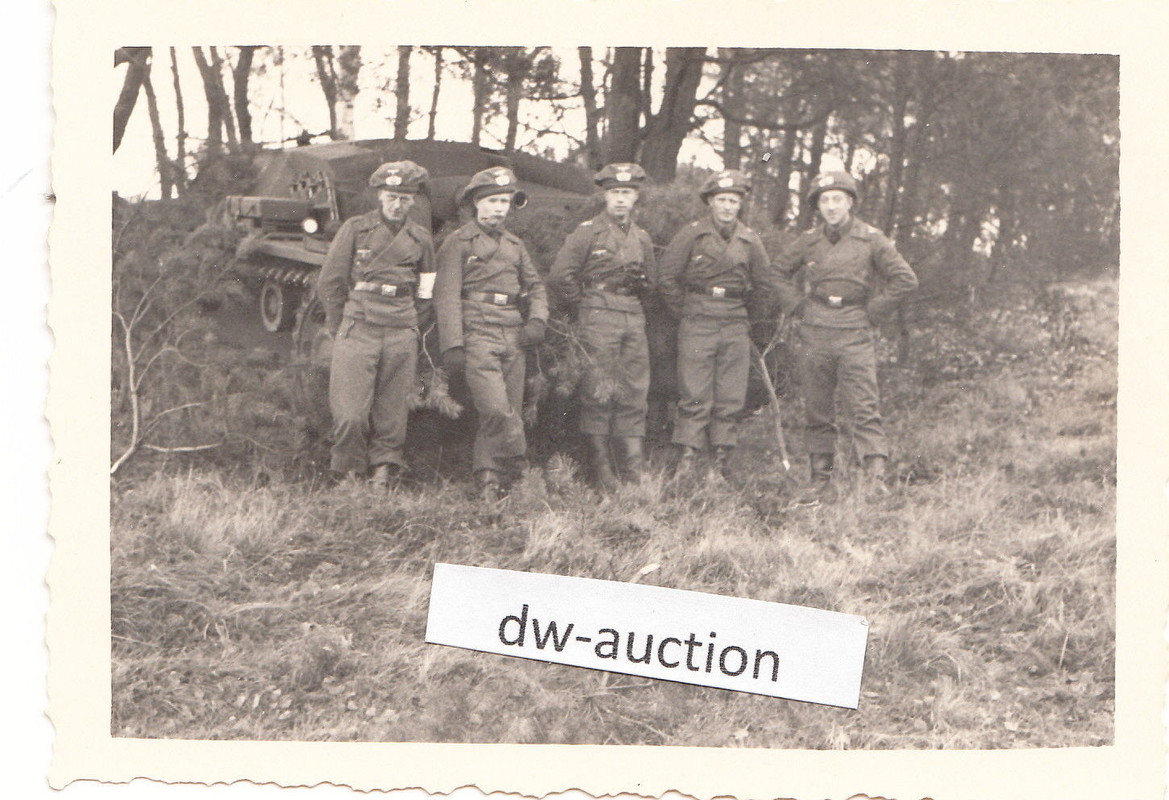 Sturmgeschütz und Besatzung mit Barett