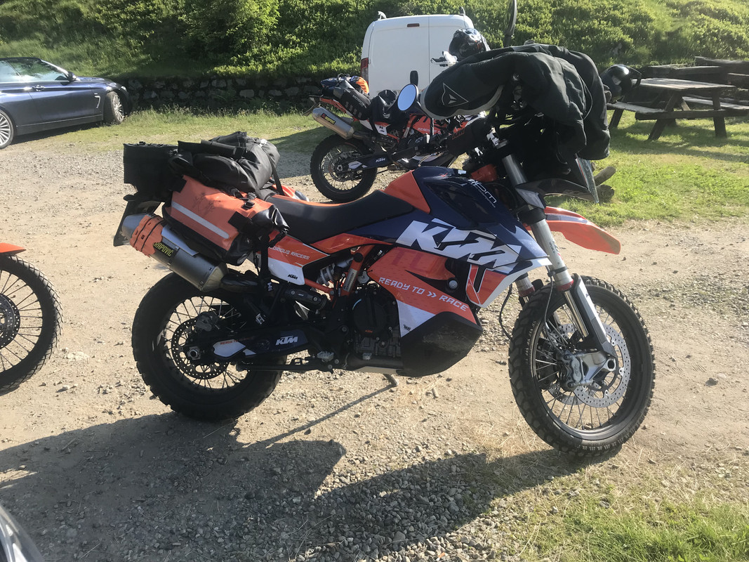 A378BE78-B395-4FE2-B418-DC2926668E72