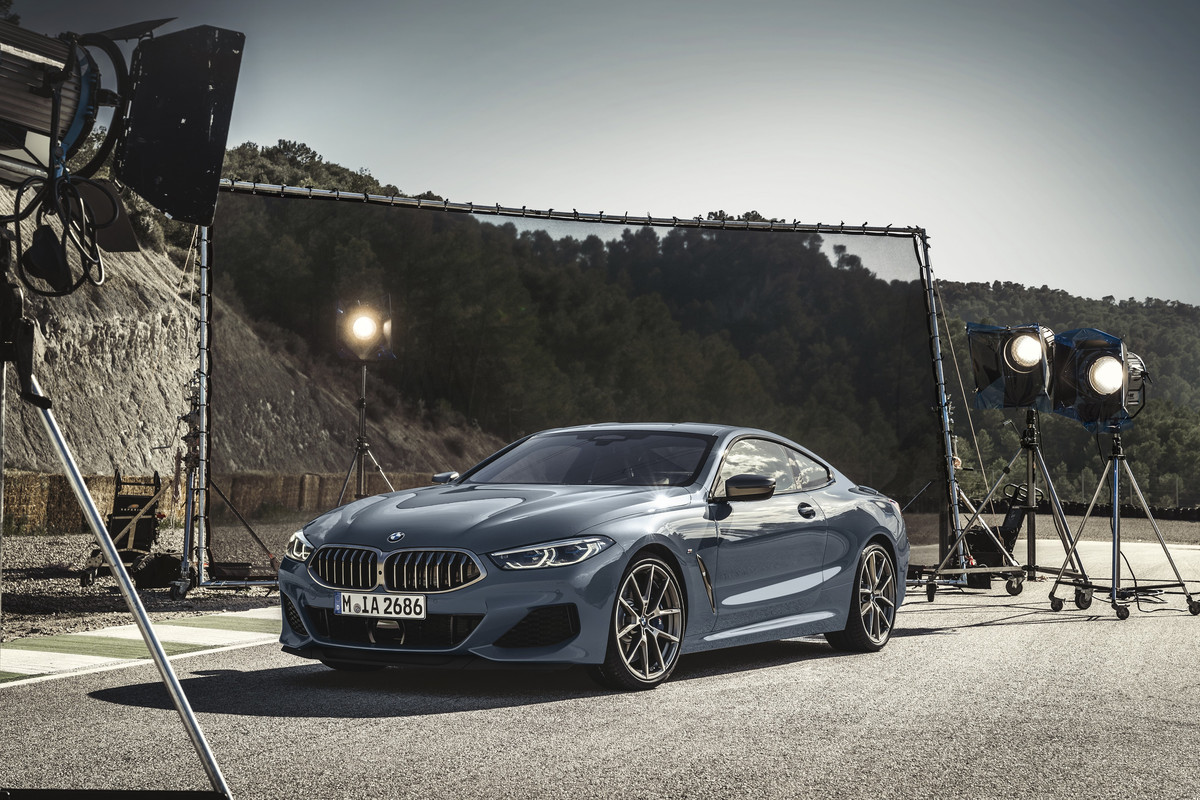P90306623_highRes_the-all-new-bmw-8-se