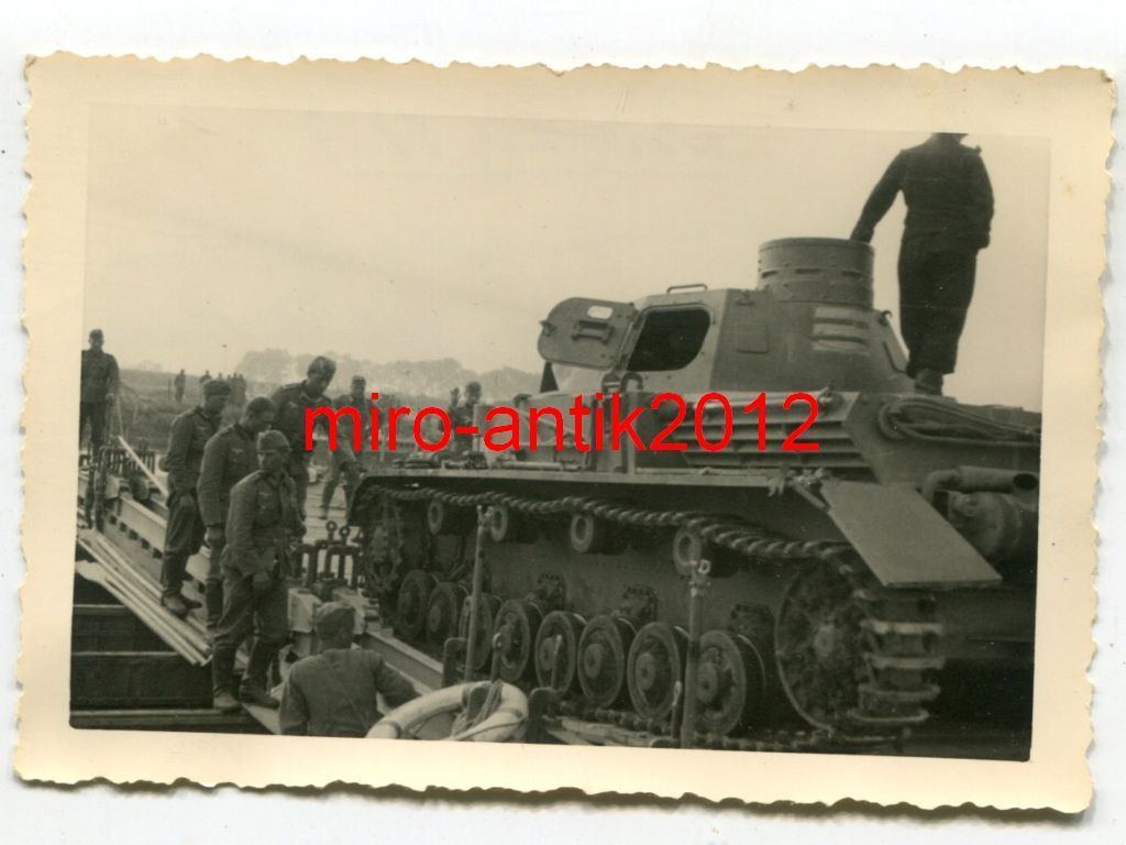 Foto, Panzerregiment 8, Panzer auf einer Notbrüc