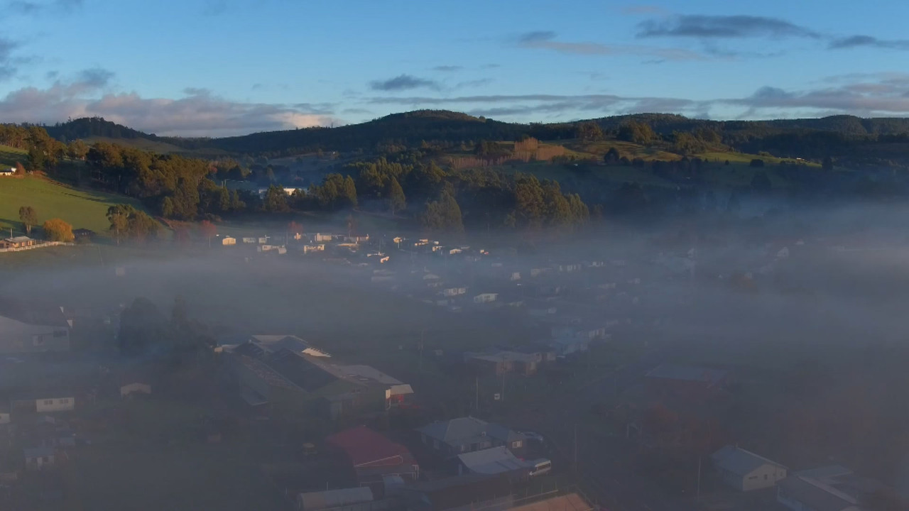 Rosehaven (2016) Season 2 S02 (1080p AMZN WEB-DL x265 HEVC 10bit EAC3 2.0 MONOLITH) [QxR]