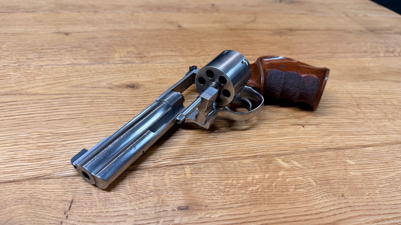 Smith-Wesson-5