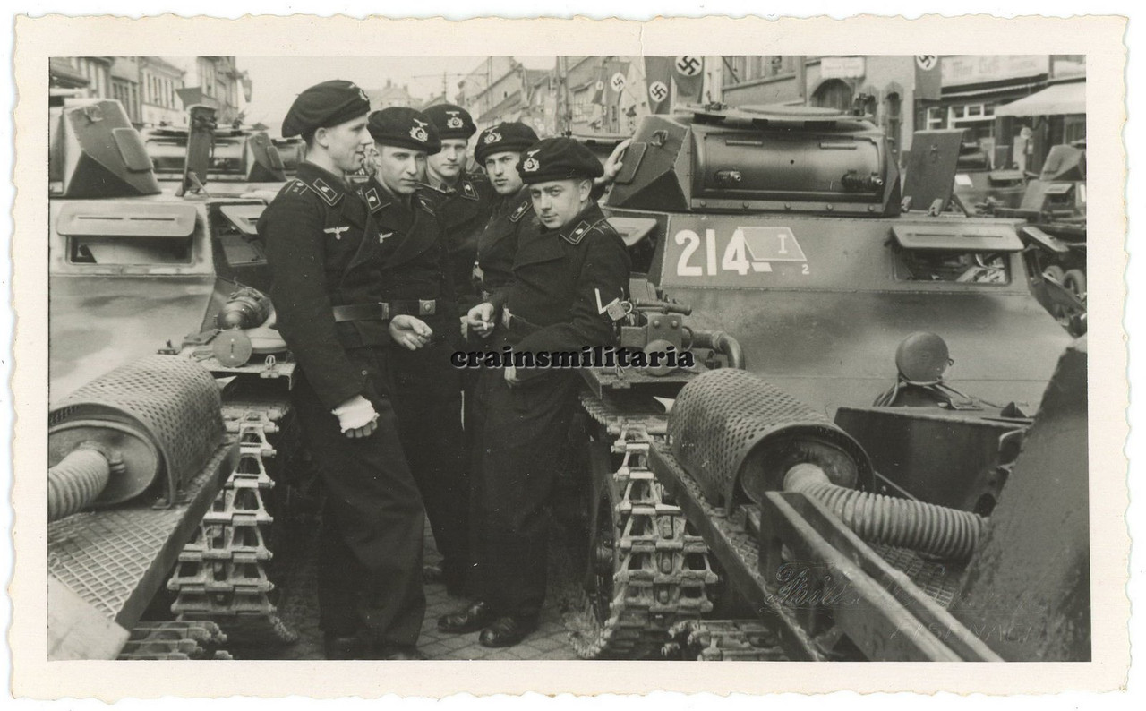 Orig. Foto Pz.Rgt.2 Panzer I Tank Panzermann bei Parade in EISENACH Thüringen (1)