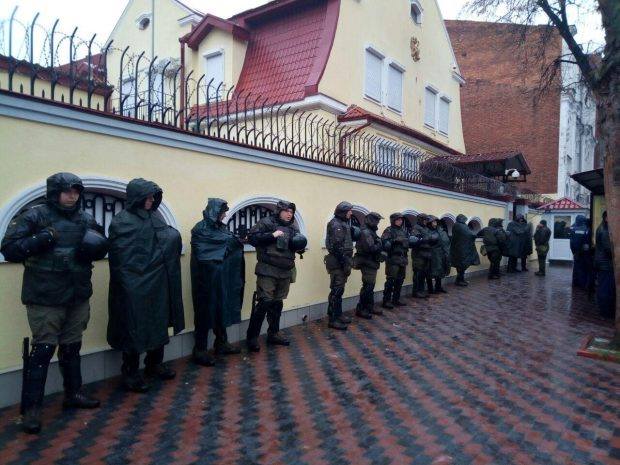 В центре Харькова подожгли шины (фото)