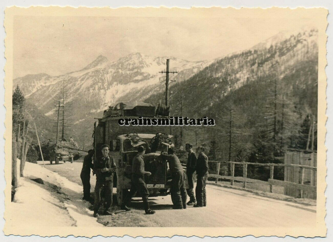 Orig. Foto Flucht Volkswagen Kübelwagen Opel Blitz Funkwagen Öst