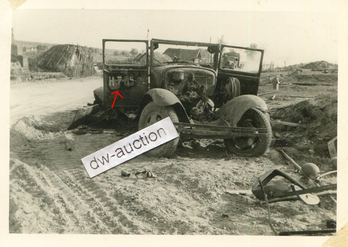 Inf. Rgt. 171 , zerstörtes Fahrzeug mit Kennung 