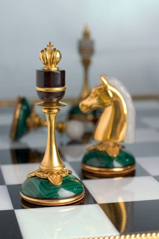 Goldchesspieces.jpg