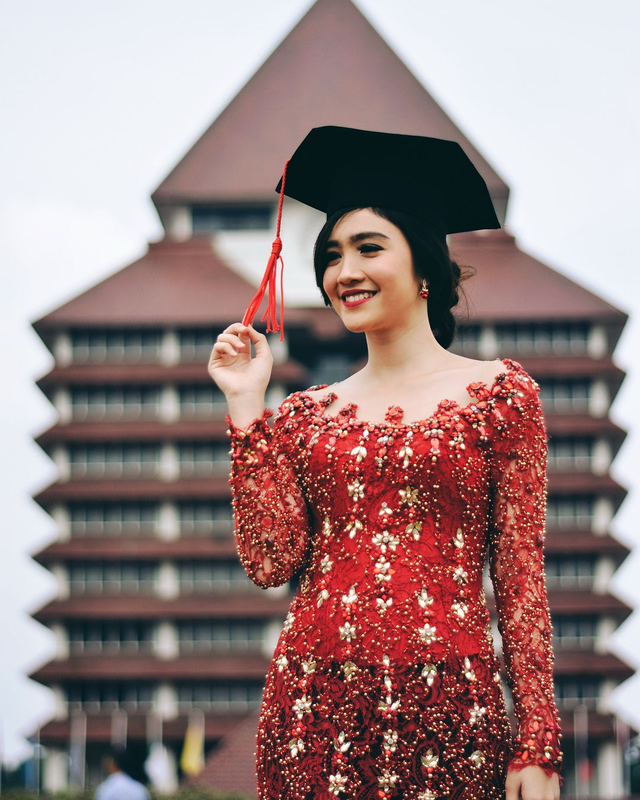 Febby Rastanty saat wisuda
