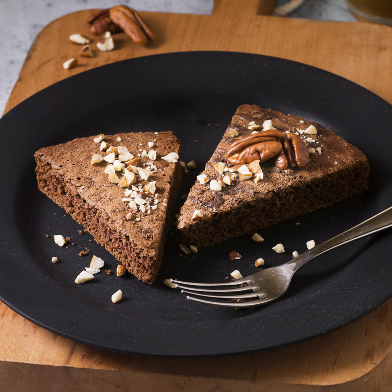 Deliciosos pedaços de bolo prontos para serem servidos
