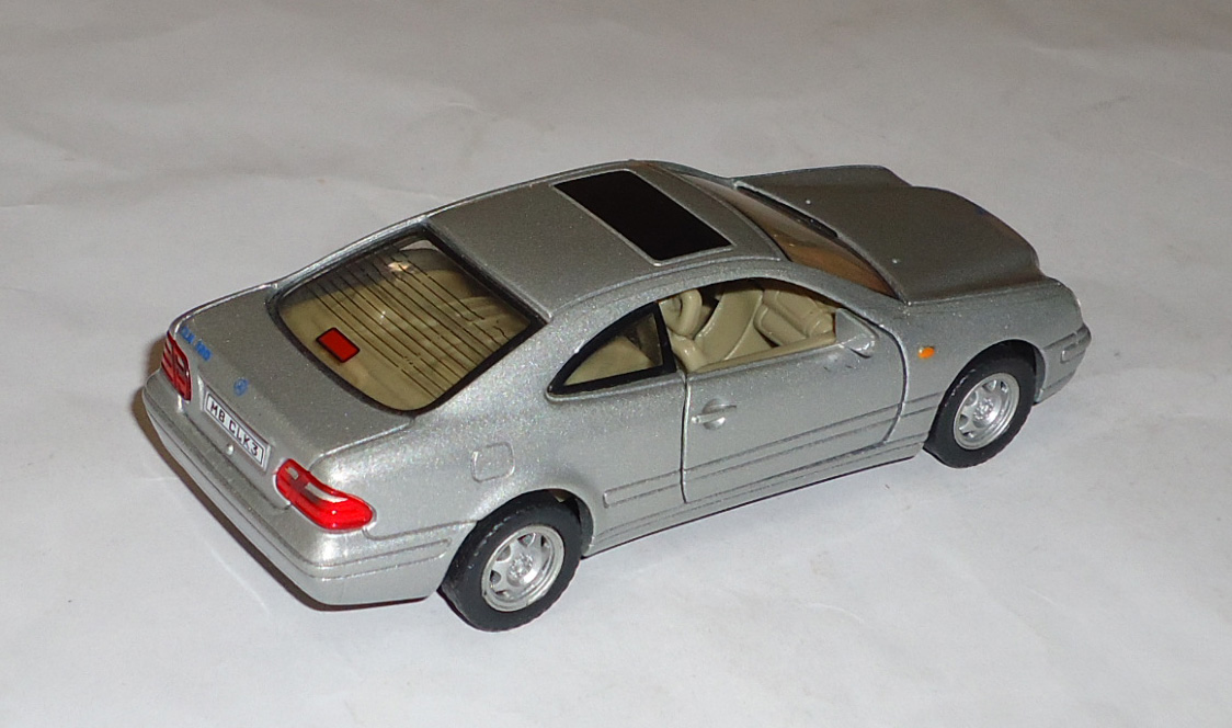 Mercedes-Benz-CLK320 1