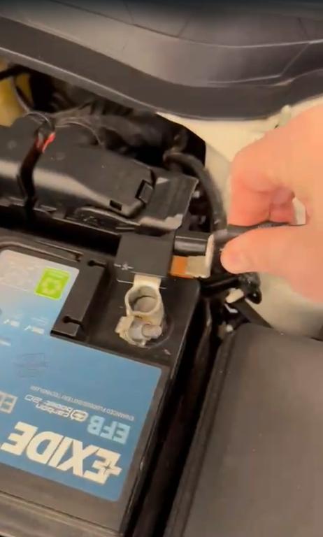 Terminal bateria suelto