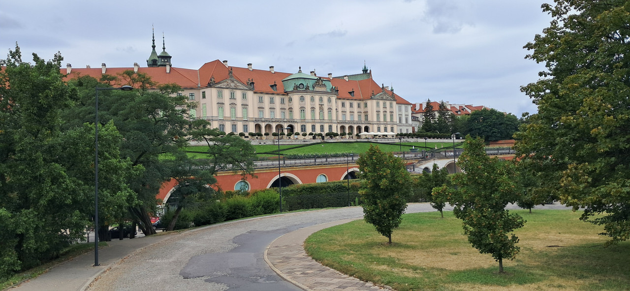 Varsovia 2024 la ciudad Fénix que resurgió de sus cenizas. - Blogs de Polonia - Dia 3-Parqie Lazienki, Palacio de la cultura, Praga, museo comunísimo. (23)