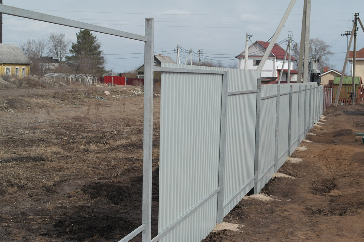 Основное фото забора в Шале