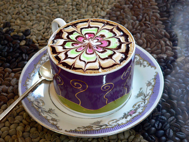Creative-Latte-Art-Designs-56-Colorful-Flower.jpg