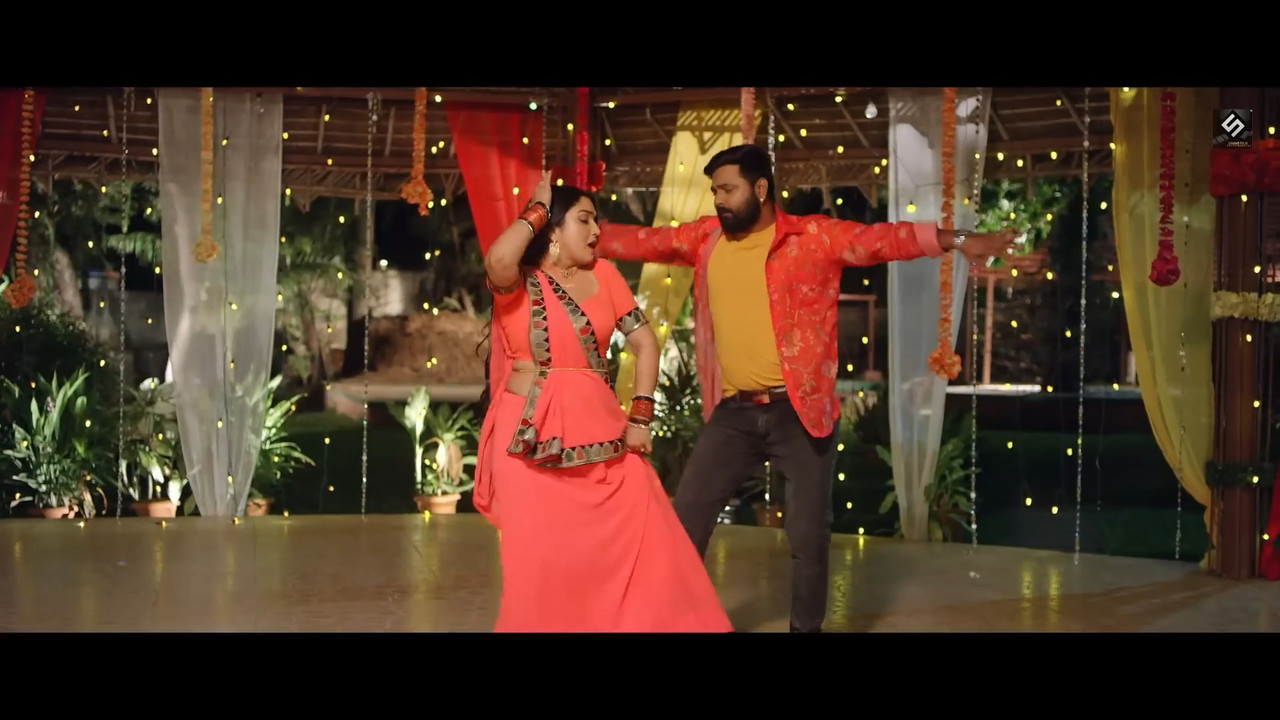 Amrapali Dubey Hot Sexy song latest bhojpuri gana -Samaj Mein Parivartan.mp4_snapshot_01.45.431