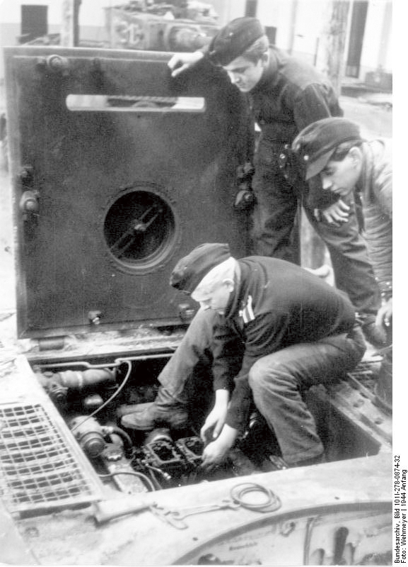 Bundesarchiv_Bild_101I-278-0874-32,_Russland,_Re