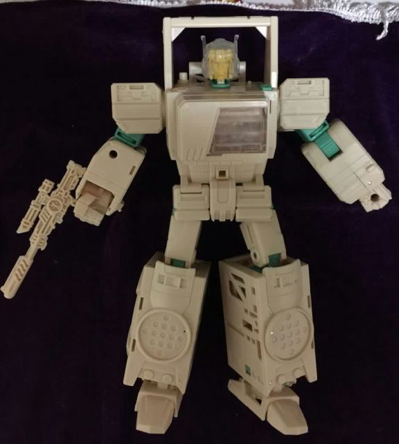 Titan-Returns-Blaster-Proto