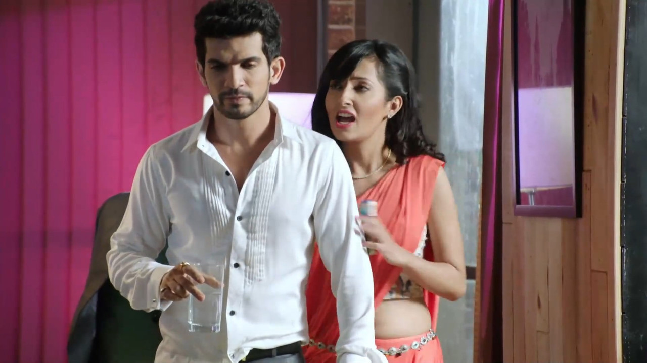 Cute Girl open navel from naagin.mkv_snapshot_00.11.888