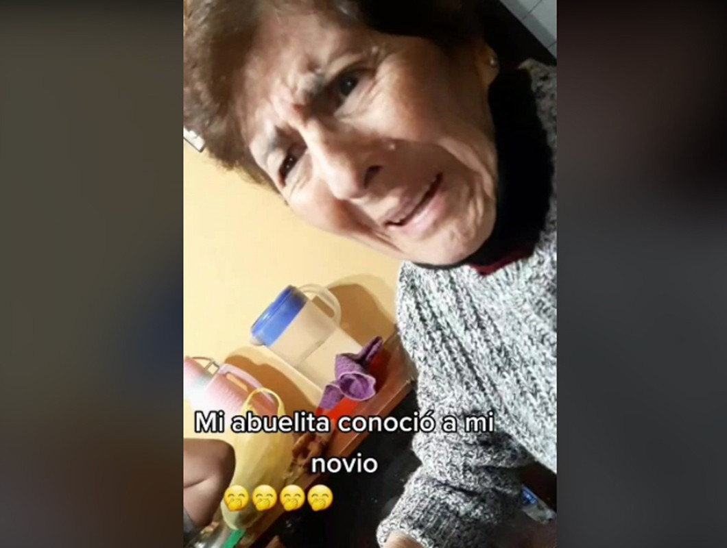 Reacción de la abuela a lengua partida es viral