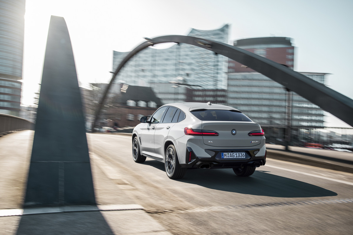 P90424726_highRes_the-new-bmw-x4-m40i-