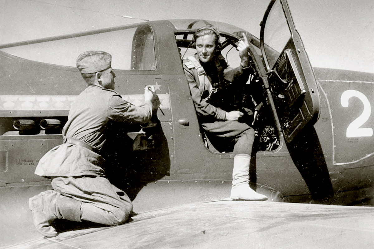 Bell-P-39N-Airacobra-129GvIAP-205IAD-ace-Viktor-Danilovich-Golushkov-Ukrainian-Front-1944-01