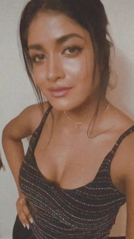 Dimple Hayati hot 32