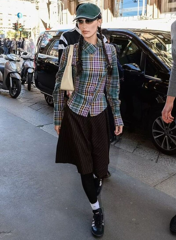 Camicia a quadri, dagli anni '90 torna il trend per l'Autunno 2022 Camicia a quadri, dagli anni '90 torna il trend per l'Autunno 2022