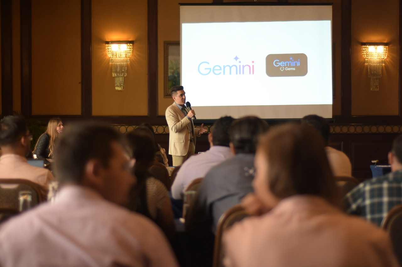 Wally y Mica en escenario