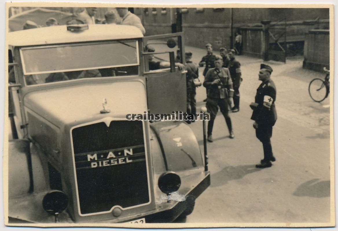 Orig. Foto RAD Sanitäter bei schwere Lkw MAN F4 