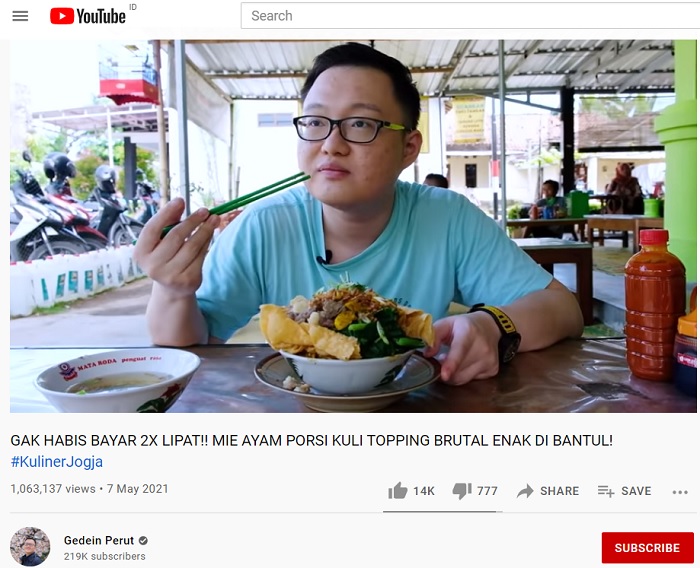 Gedein Perut saat mencoba mi ayam super jumbo di Warung Mie Ayam Malam Sabrang Kinanthi.