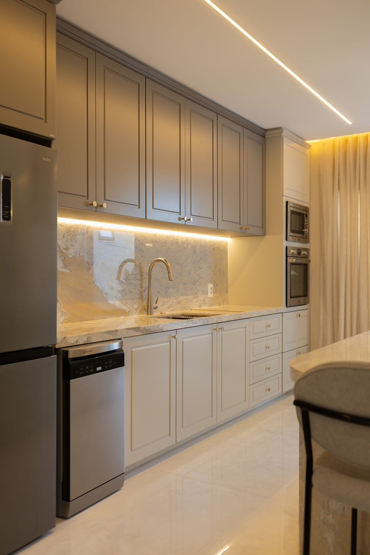 Painel e Bancada Iluminada Calacata Machiaoro