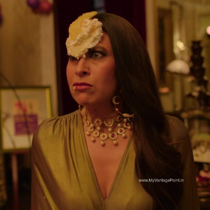 funny-karishma-kapoor-in-murder-mubarak-2024-movie