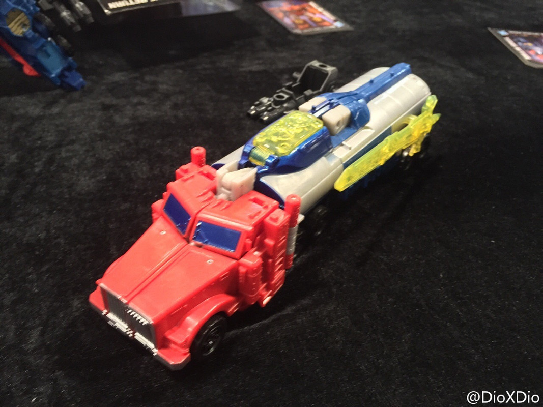 x-CybertronCon-Booth-009
