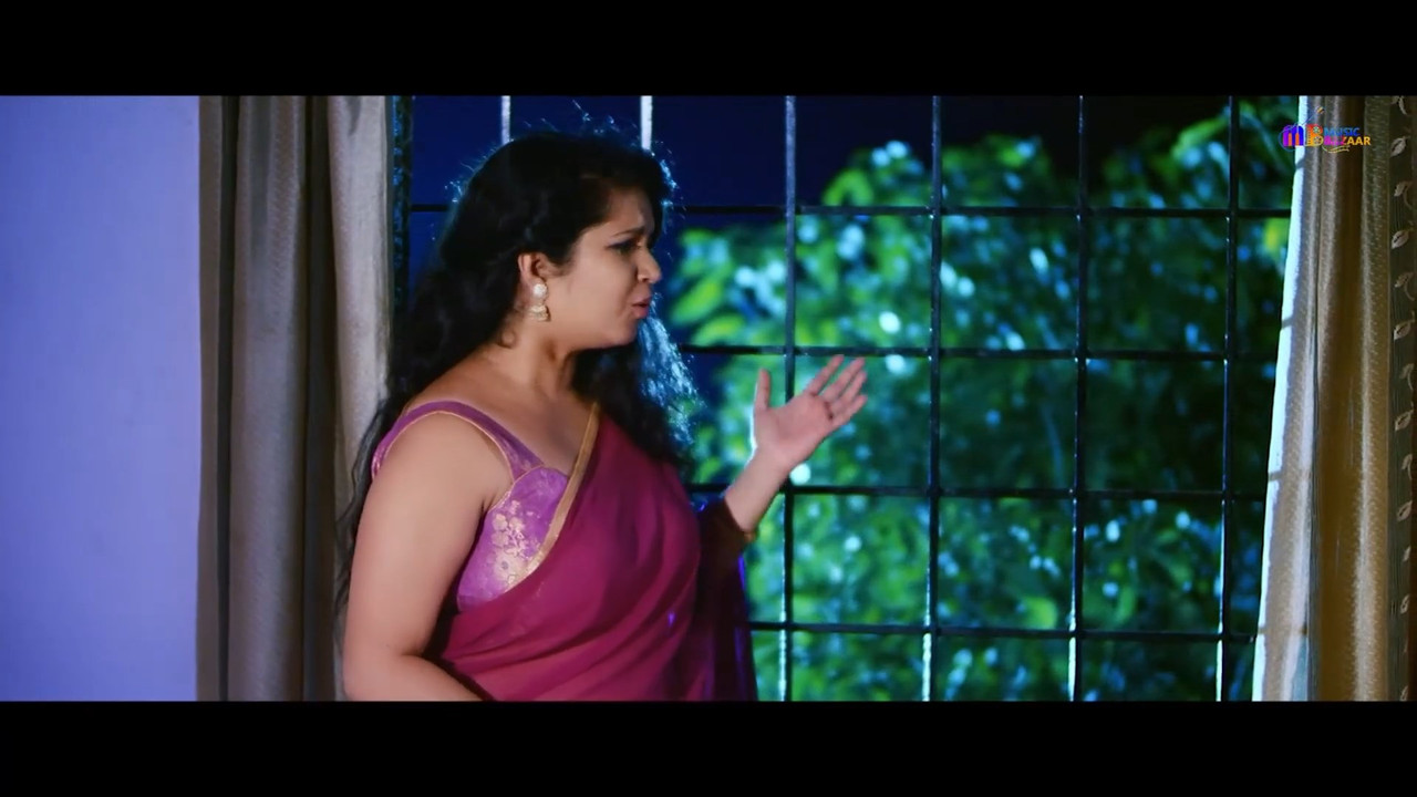 Shubha Poonja  Hot Scenes from an old tulu movie.mp4_snapshot_11.07.154