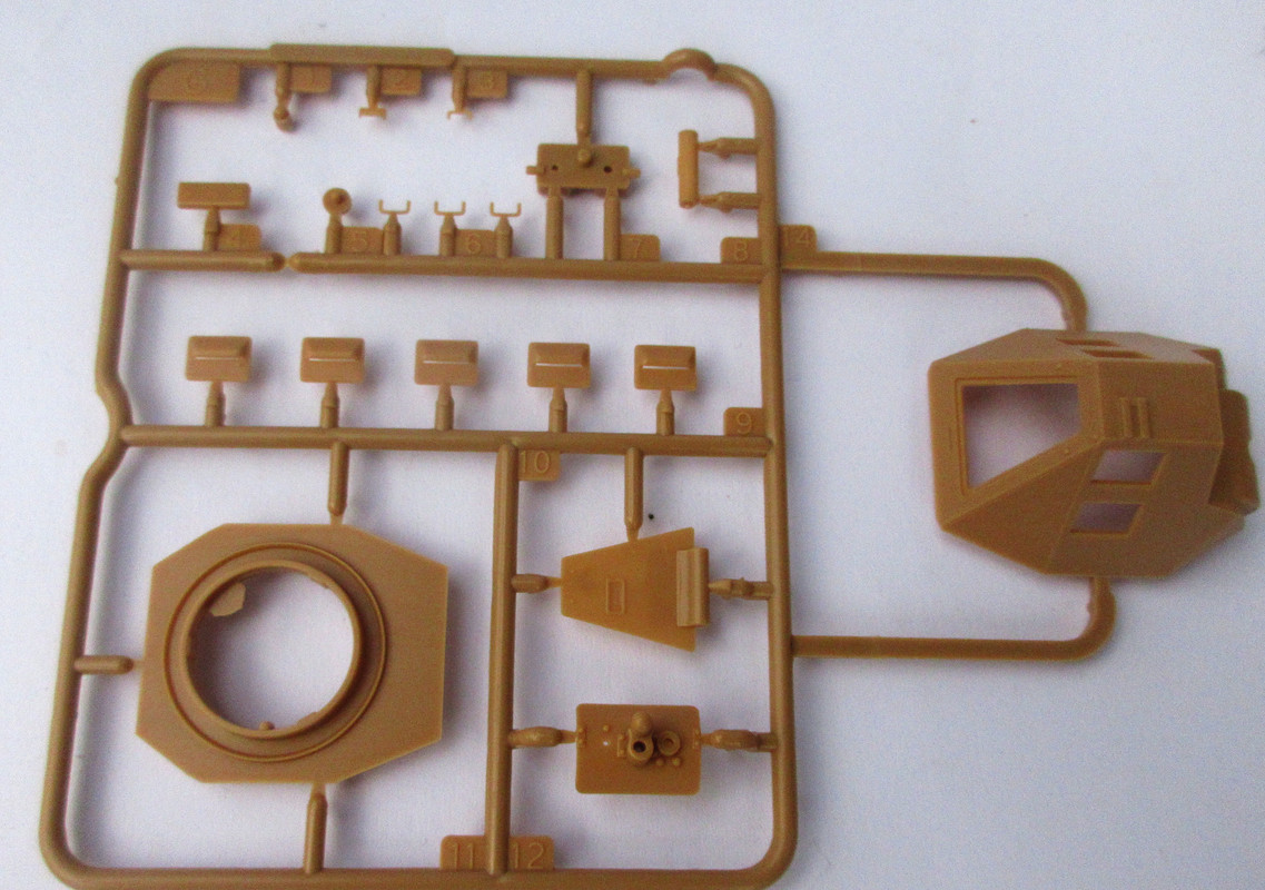 Renault R-35 s věží FCM 36 (15)