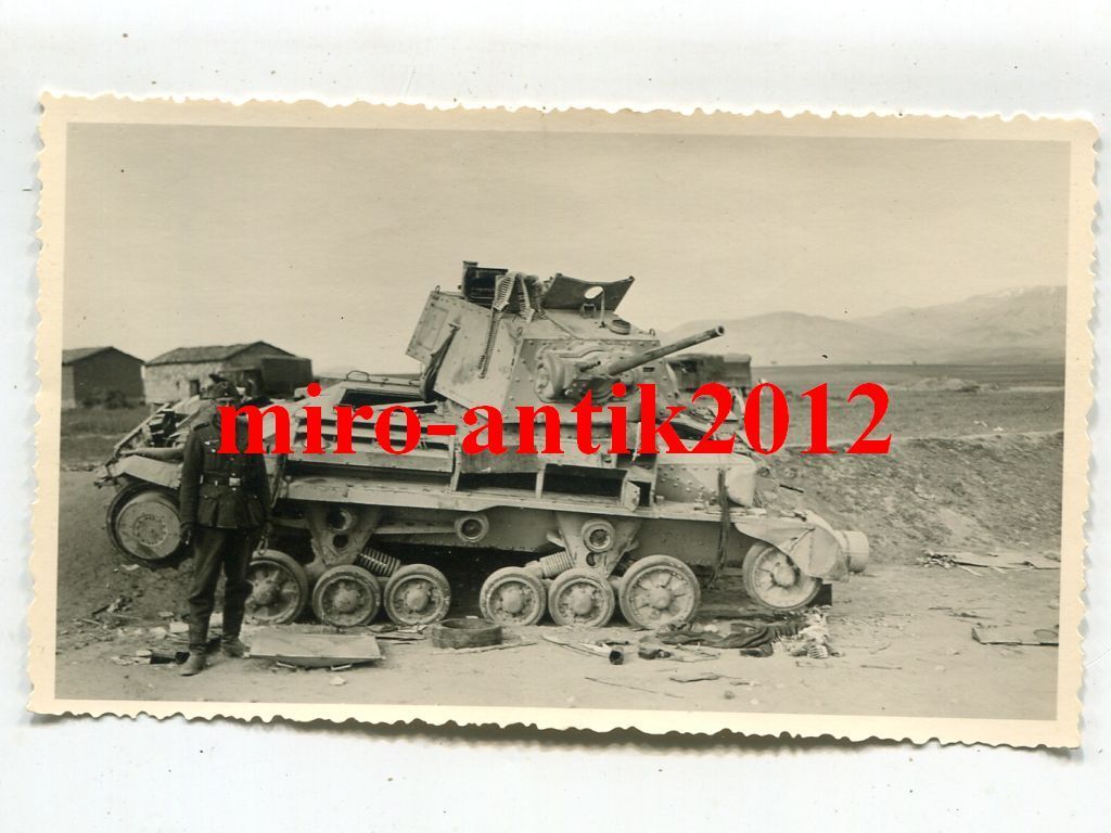 Foto, Wehrmacht, zerstörter englischer Panzer, N