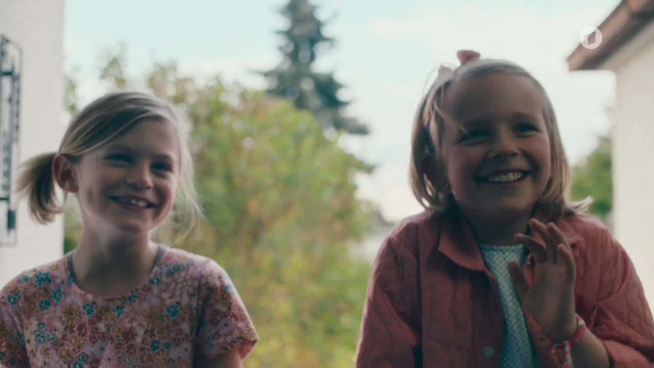 Einfach Nina (2022)_00_09_38_00_38