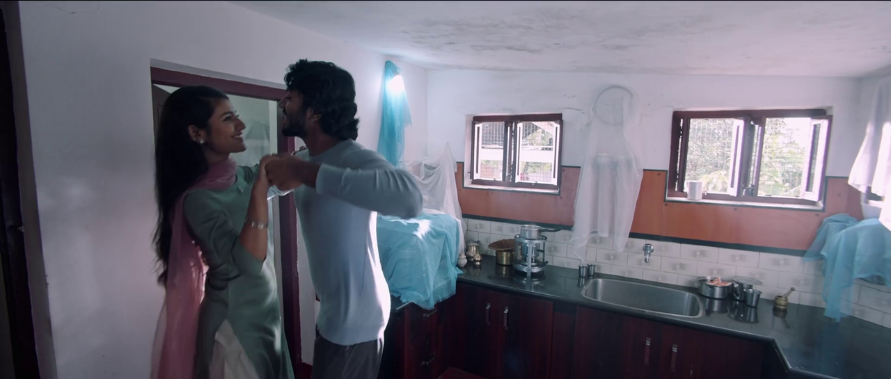 vlcsnap-2025-04-13-14h03m16s640