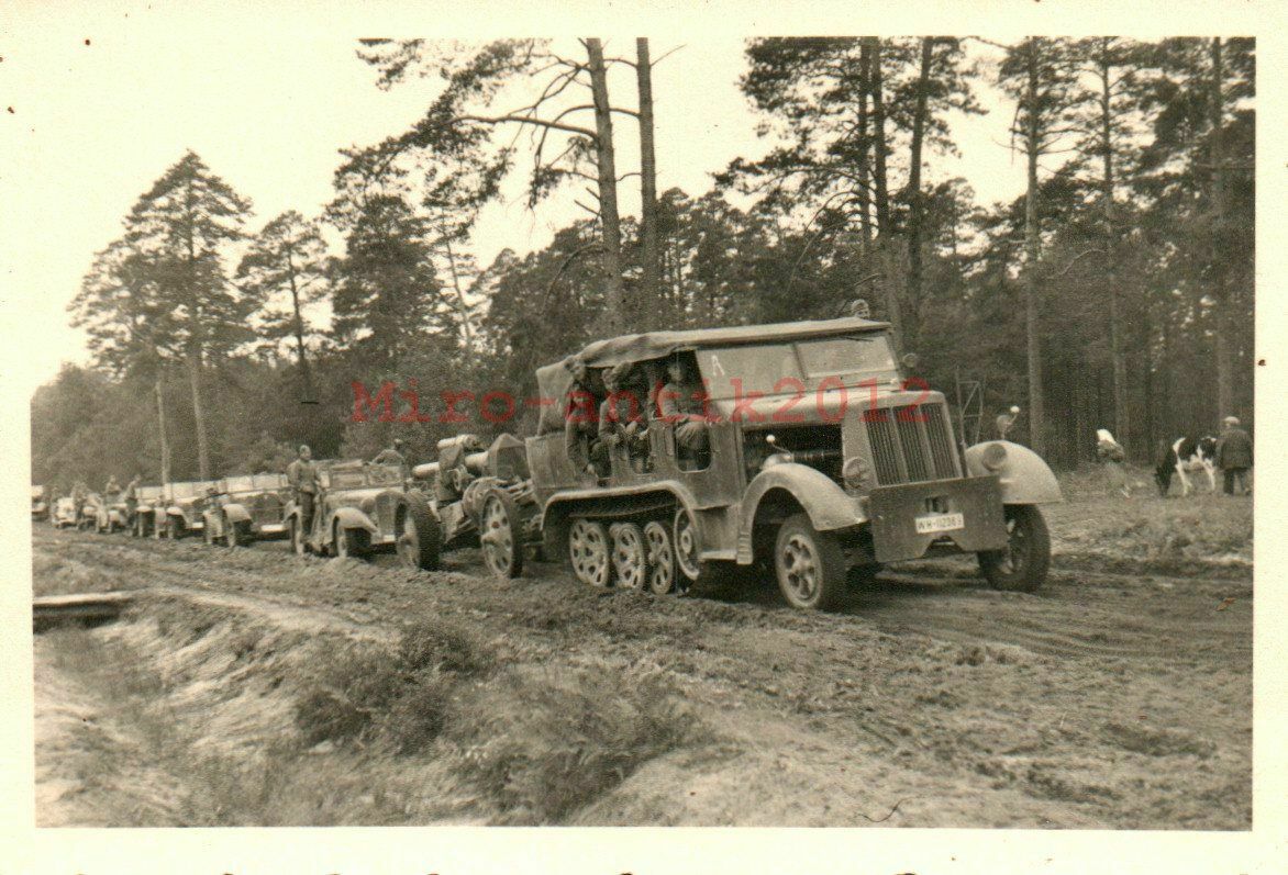 Foto, Wk2, Sonder Kfz mit Geschütz im Anhang