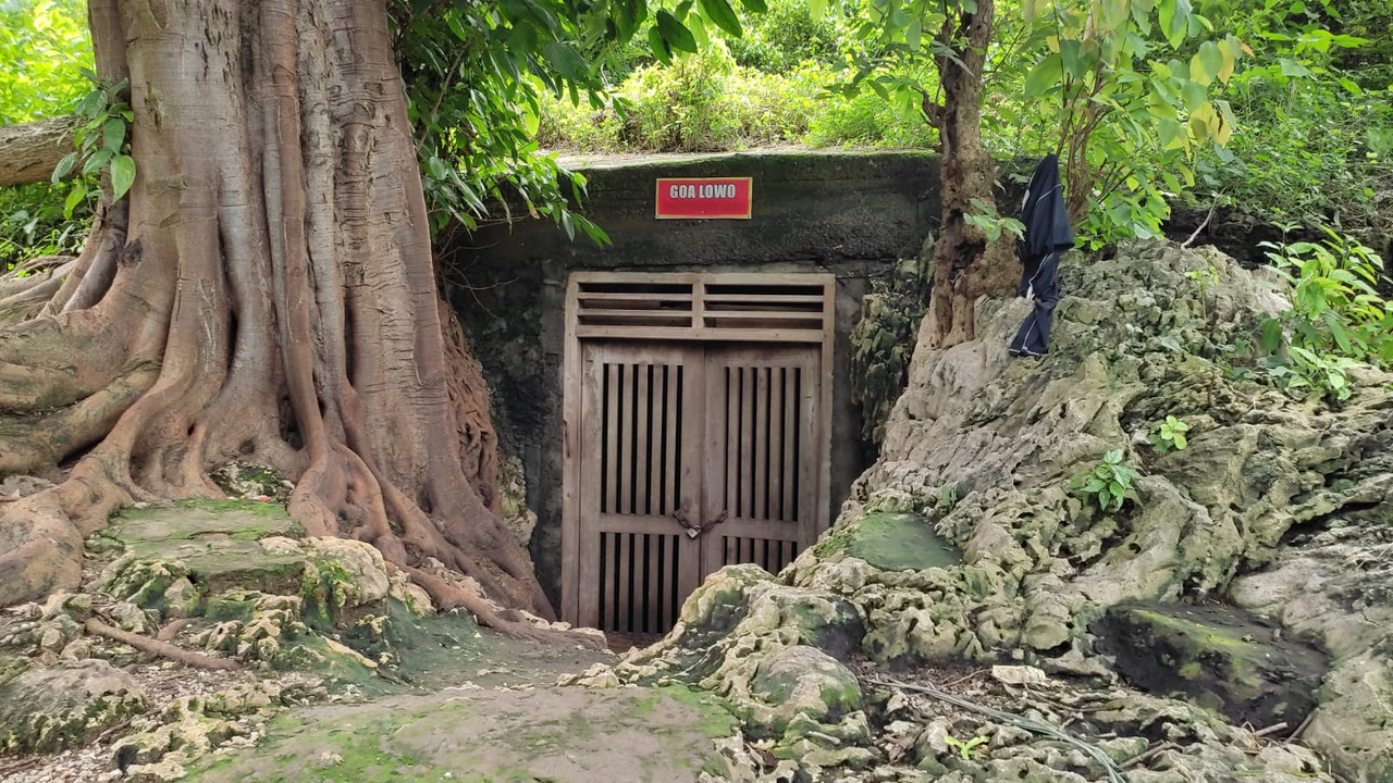 Area Goa Lolo di Wisata Bulaga, tempat wisata di Lamongan yang dekat tempat makan dan tempat sewa mobil.