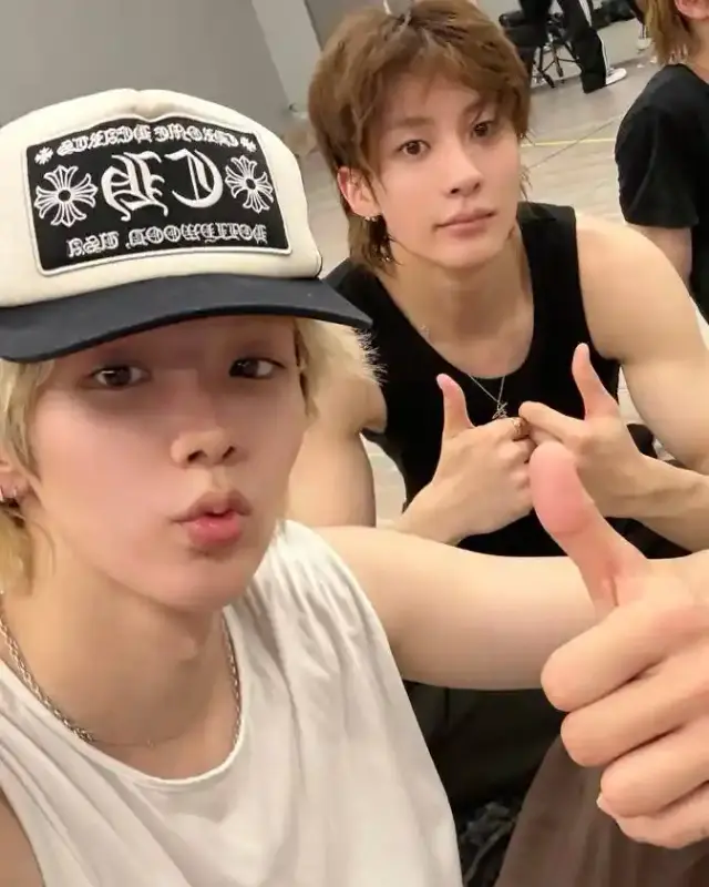 weverse_20250627193910-1_copy_673x841