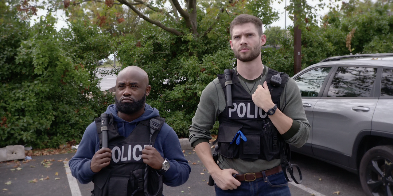 We.Own.This.City.S01E01.Part.One.1080p.10bit.HMAX.WEB-DL.DD5.1.HEVC-Vyndros.mkv_snapshot_42.55_[2022