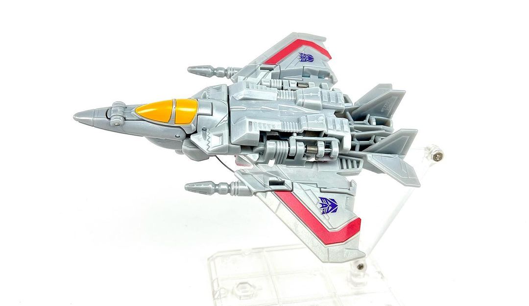 Buzzworthy-Bumblebee-Cyberverse-Starscream-07