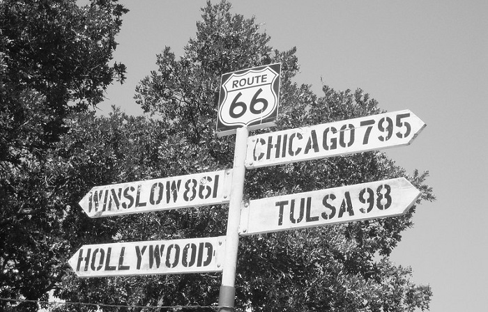 Menghubungkan Chicago ke Los Angeles, Route 66 membentang sepanjang 3.940 kilometer.